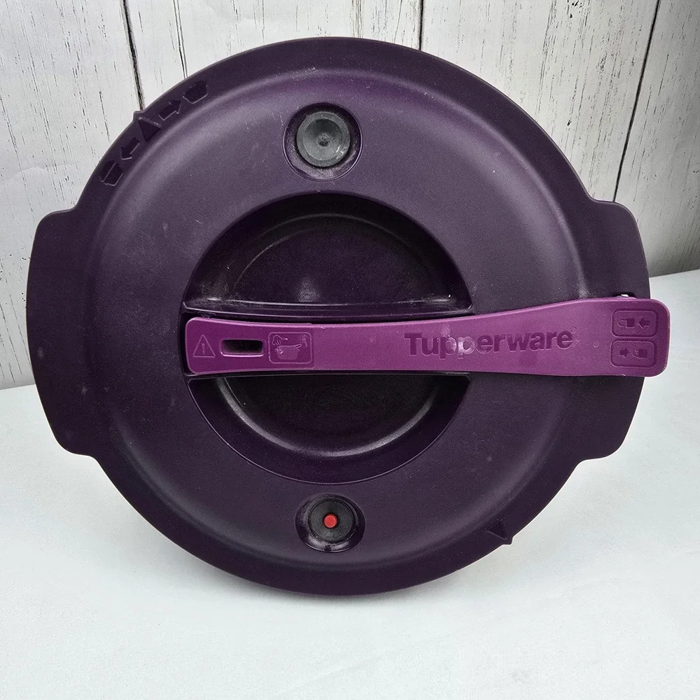 Tupperware Microwave Pressure Cooker 3 Quart #7643A-1 Dark Purple w/Instructions
